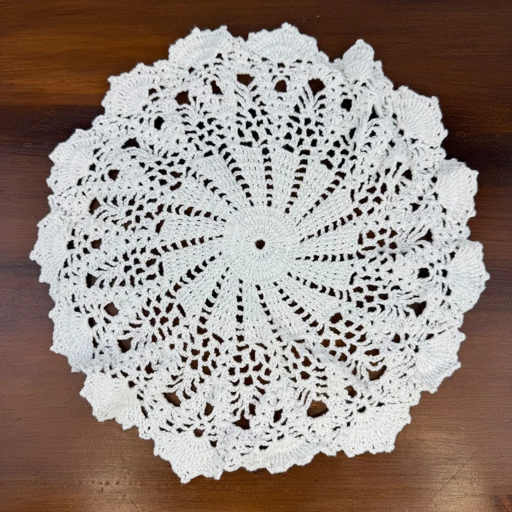 Vintage White Crochet Lace Doily Set of 4 Pineapple Floral Round Table Linens